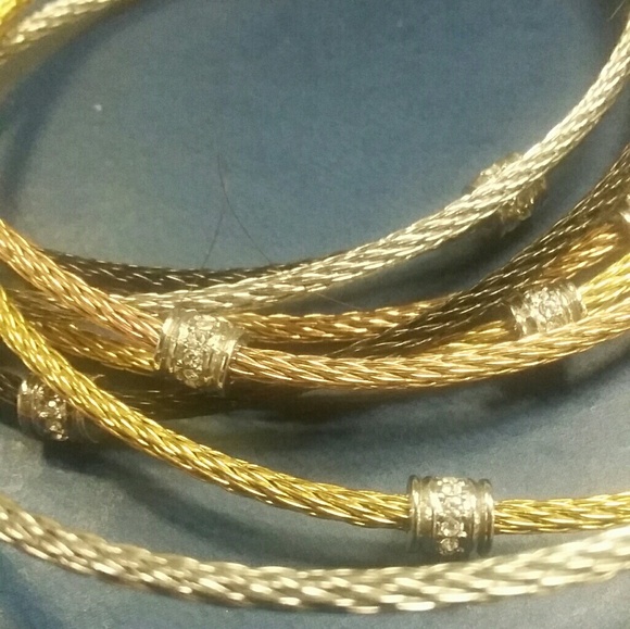 8 ringed interlocking bangle - Picture 3 of 3